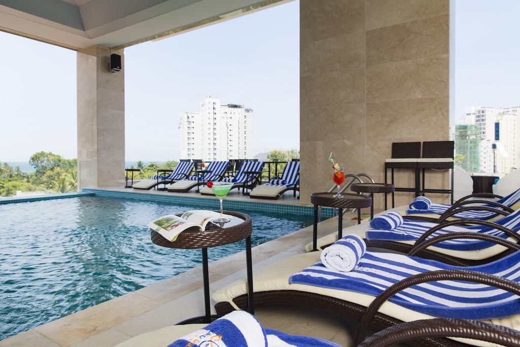 เดนโดร โกลด์ โฮเต็ล Hotel ญาจาง ภายนอก รูปภาพ