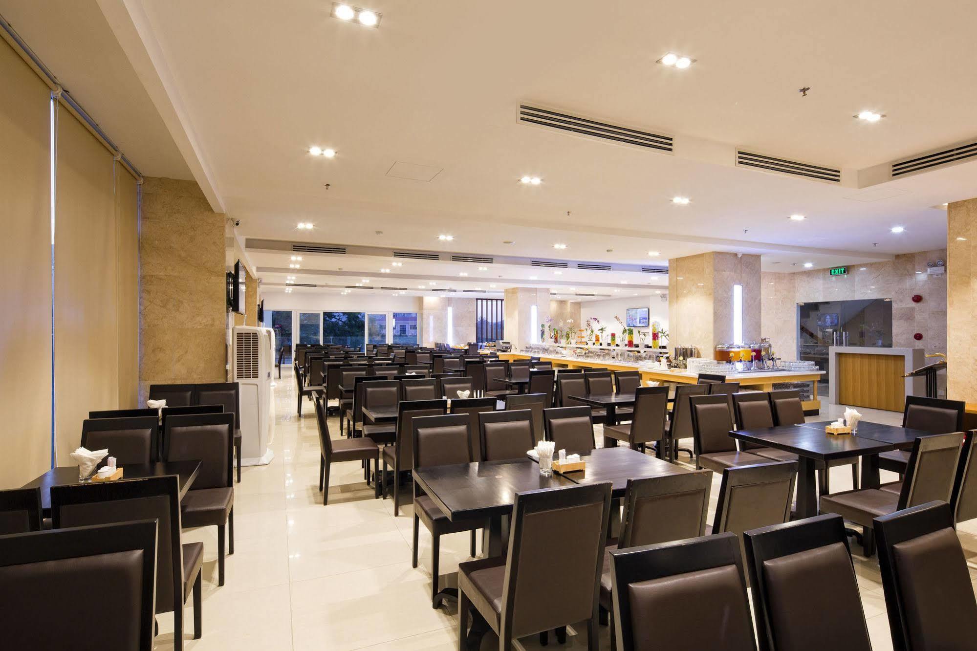 เดนโดร โกลด์ โฮเต็ล Hotel ญาจาง ภายนอก รูปภาพ