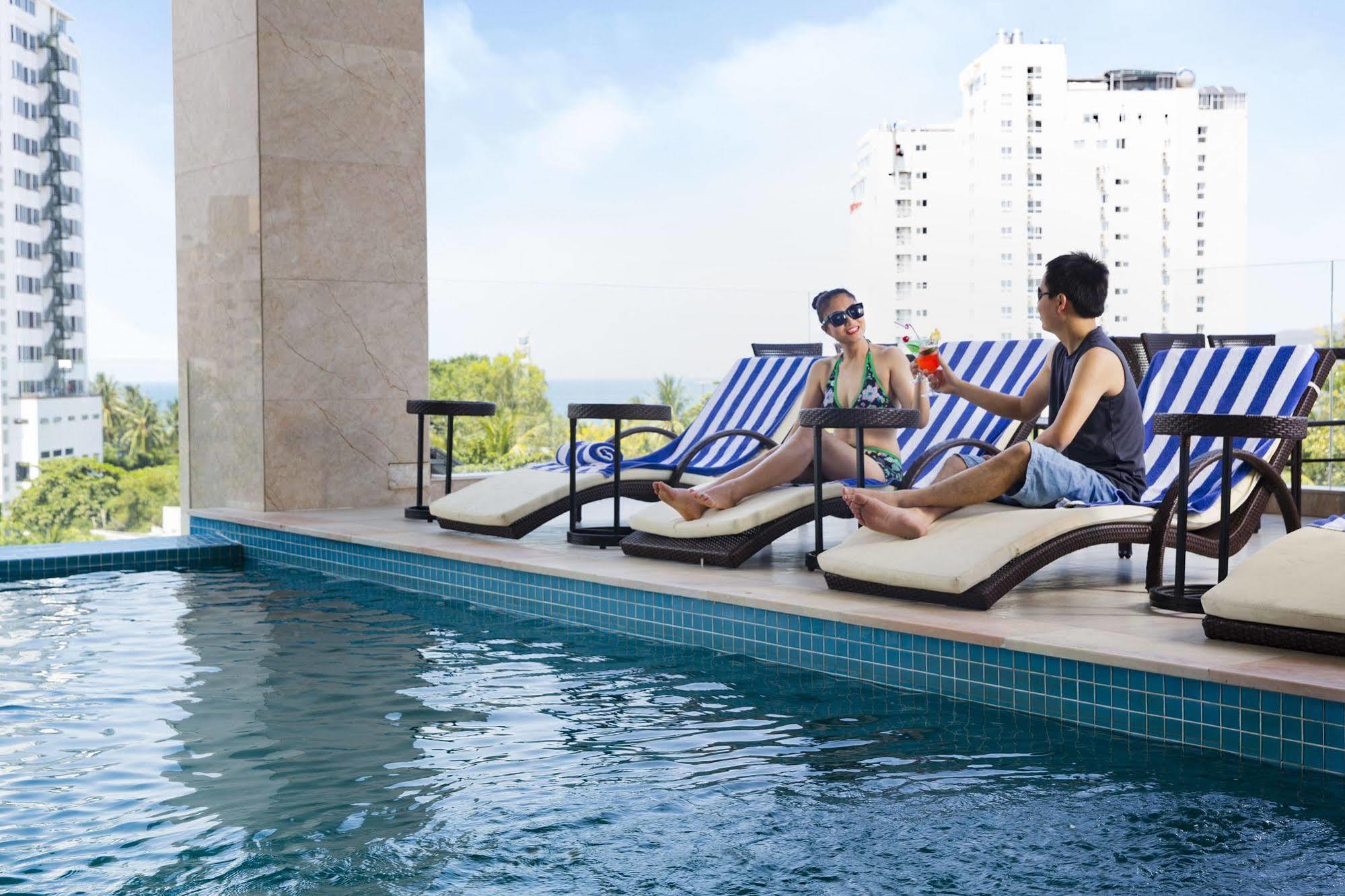 เดนโดร โกลด์ โฮเต็ล Hotel ญาจาง ภายนอก รูปภาพ